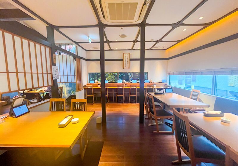 魚忠の店内1