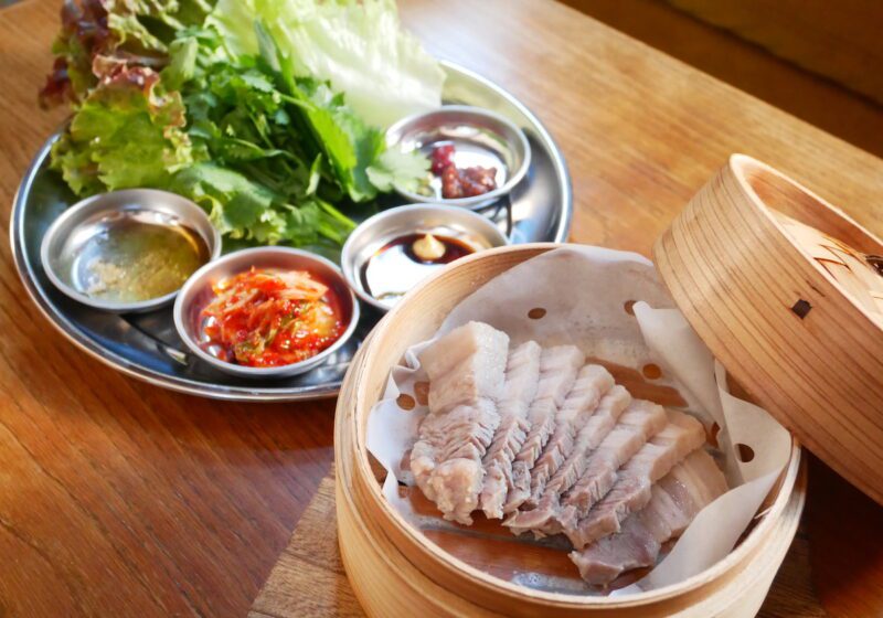 「UCHEE Spice Kitchen」の「蒸し豚」